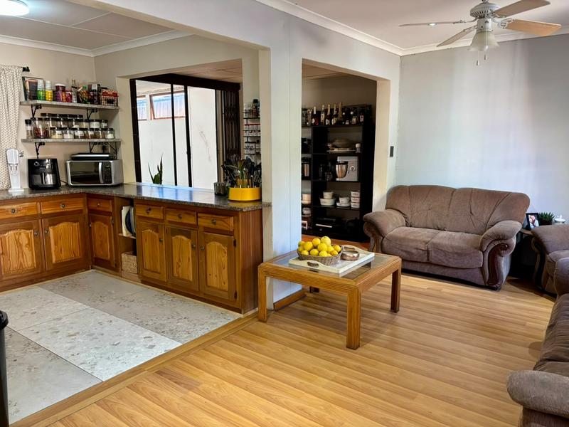 4 Bedroom Property for Sale in Pellissier Free State
